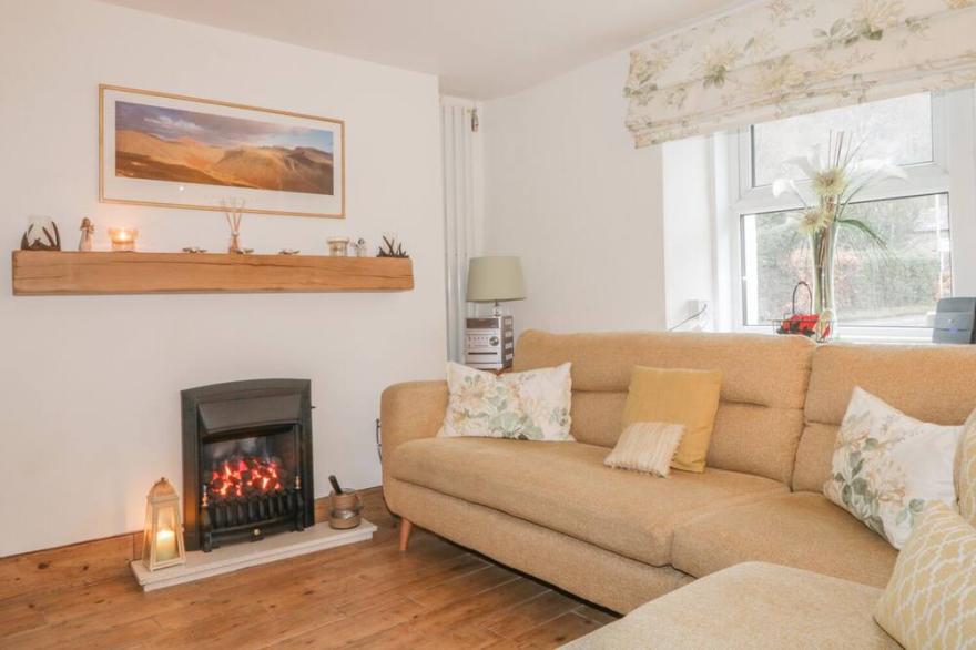 BRIGHAM ROW COTTAGE, pet friendly in Keswick