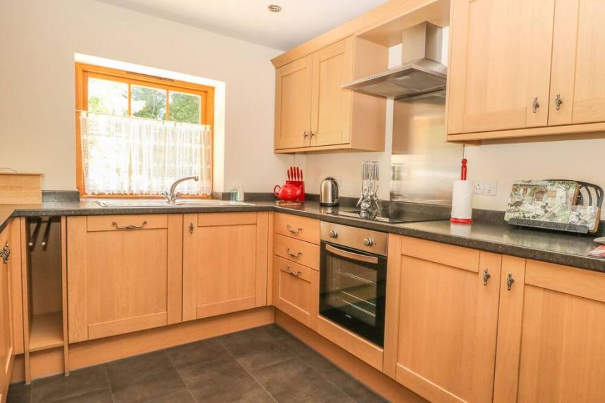 THE GRANARY, family friendly, character holiday cottage in Thirsk