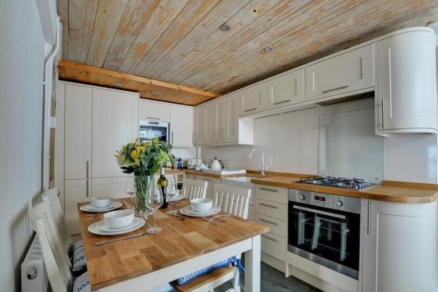 Sunbeam Cottage - Two Bedroom House, Sleeps 4