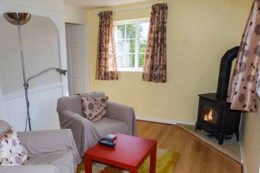 PEG'S COTTAGE, pet friendly, character holiday cottage in Helmsley