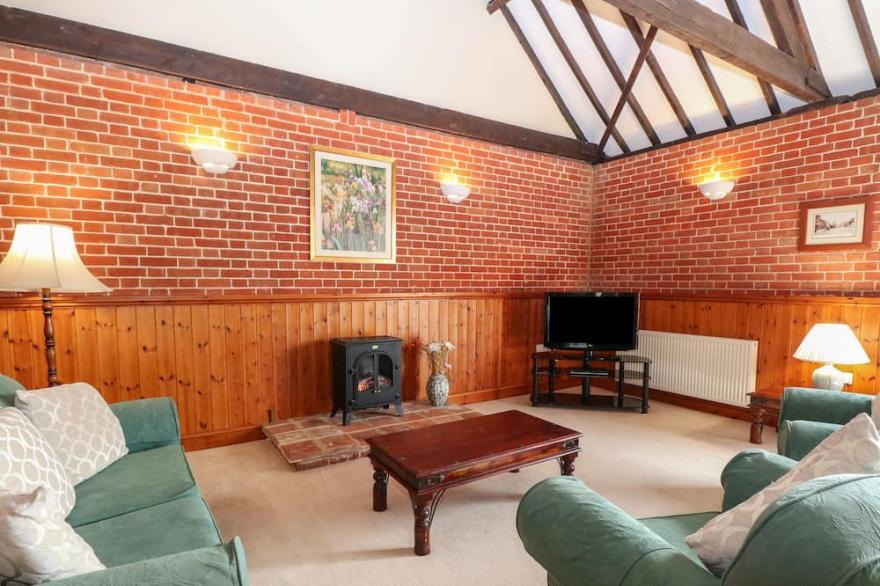 PEAR TREE, family friendly, with a garden in Wood Norton