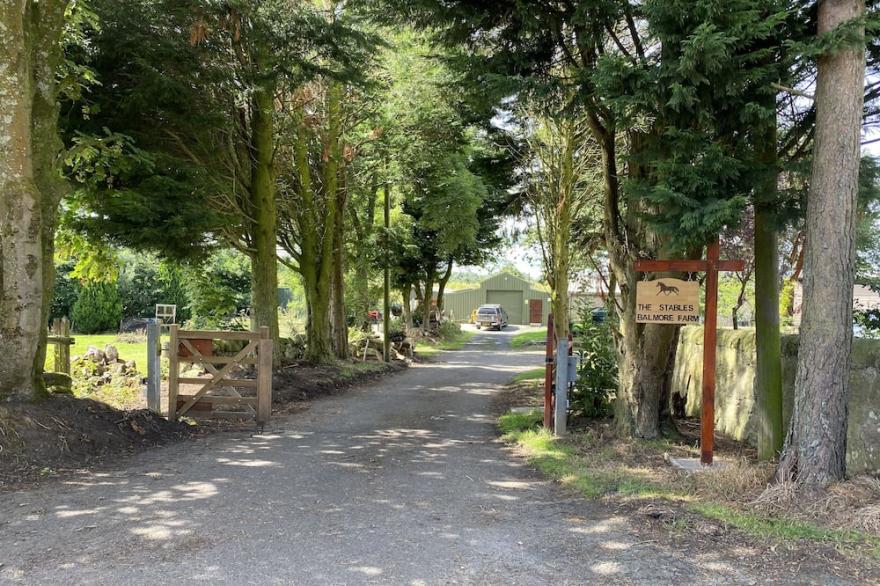 Country living close to Glasgow and Edinburgh, golf course in the village