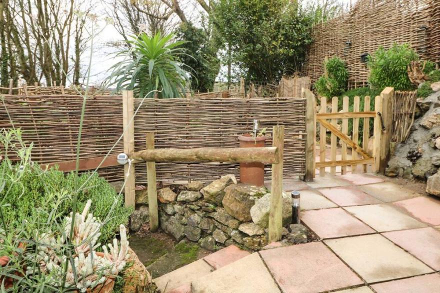 COB COTTAGE, pet friendly, luxury holiday cottage in St Columb Major
