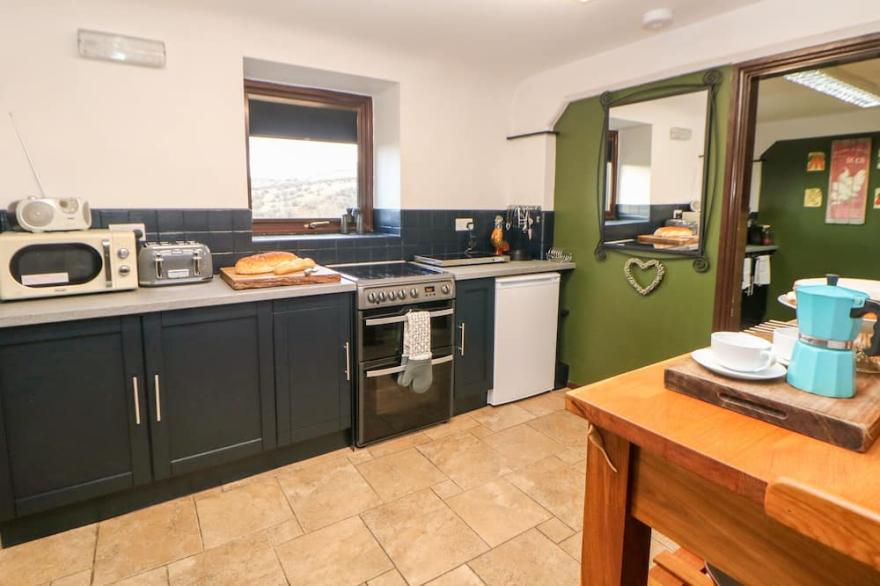 CAMBRIDGE LODGE, luxury holiday cottage, with a garden in Wensley
