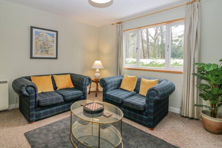 THE BUNGALOW, pet friendly, character holiday cottage in Lhanbryde