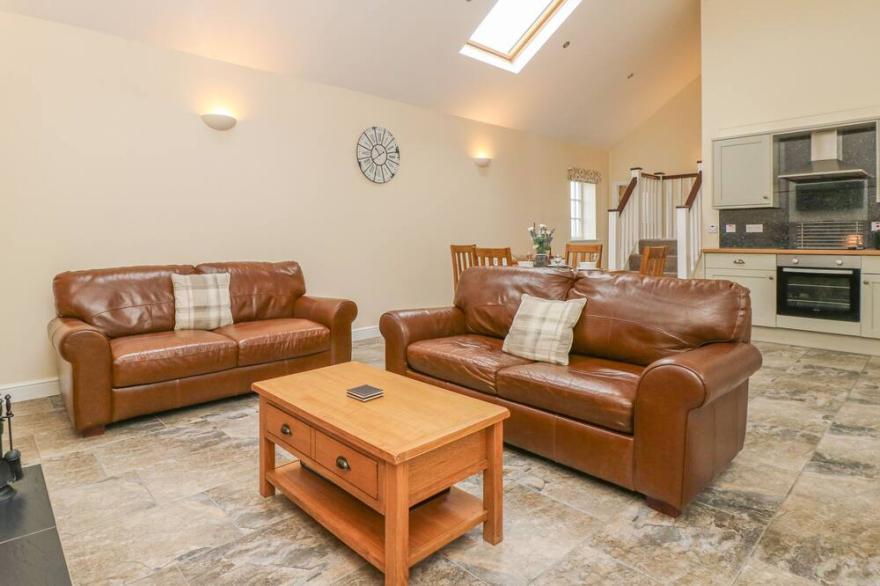 PEAR TREE COTTAGE, family friendly, with open fire in Dunnington
