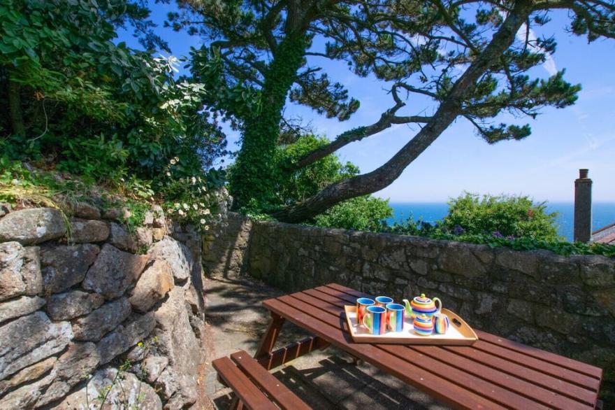 Tamarisk - Three Bedroom House, Sleeps 6