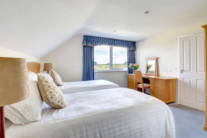 Merlin Apartment 3 - Two Bedroom Apartment, Sleeps 4