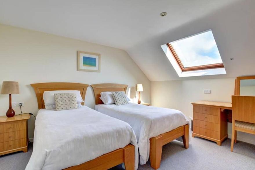 Merlin Apartment 3 - Two Bedroom Apartment, Sleeps 4