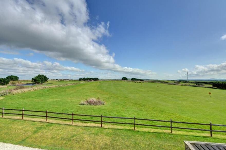 Merlin Apartment 3 - Two Bedroom Apartment, Sleeps 4