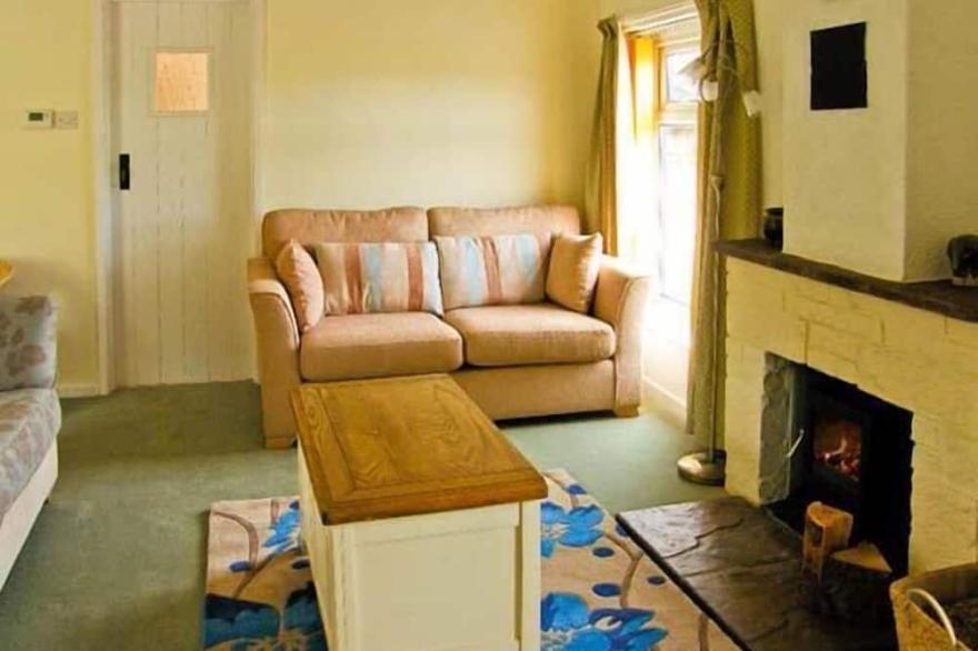 WATERLOO COTTAGE ANNEXE, pet friendly, with open fire in Ruswarp