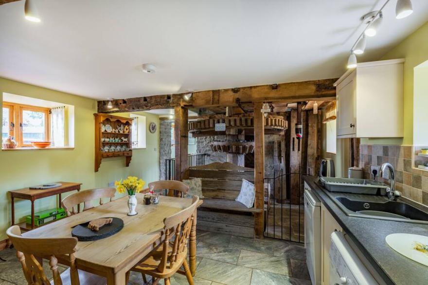 THE OLD MILL, pet friendly, character holiday cottage in Stockton