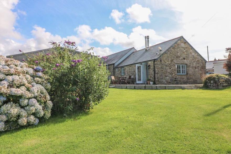BACK OF BEYOND, pet friendly, with open fire in St Ives