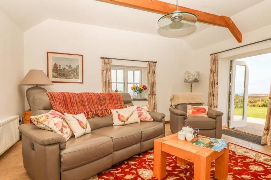 BACK OF BEYOND, pet friendly, with open fire in St Ives