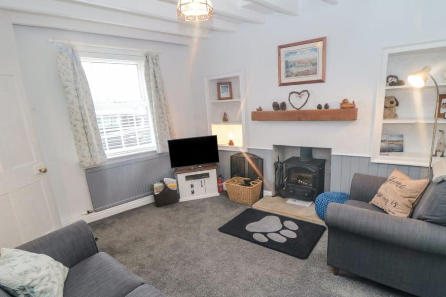31 OUTGANG ROAD, pet friendly, character holiday cottage in Pickering