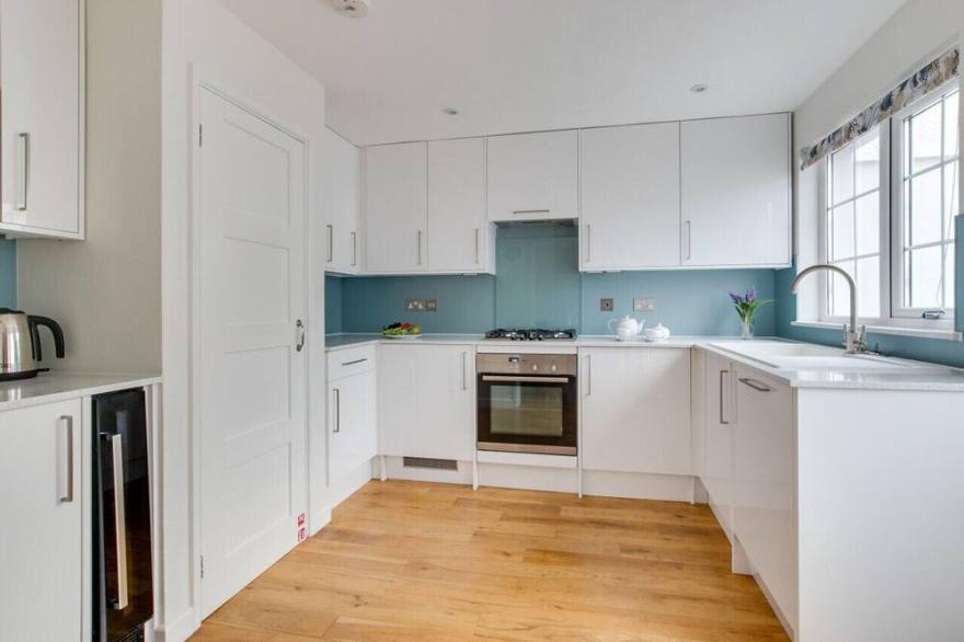 Harbour Cottage - Three Bedroom House, Sleeps 6