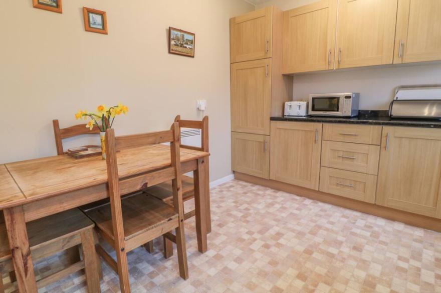 ORCHARD END, family friendly, character holiday cottage in Launceston