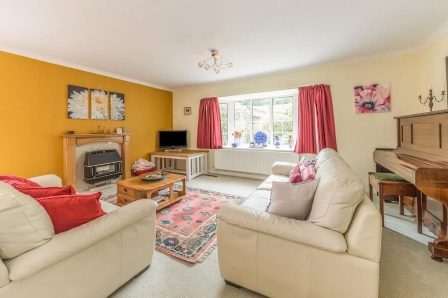 SUNNY CORNER, pet friendly, with a garden in Church Stretton
