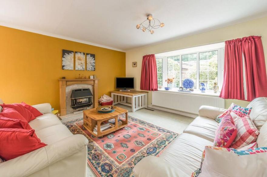 SUNNY CORNER, pet friendly, with a garden in Church Stretton