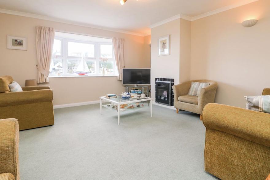 SEA STAR, family friendly, country holiday cottage in Porthleven