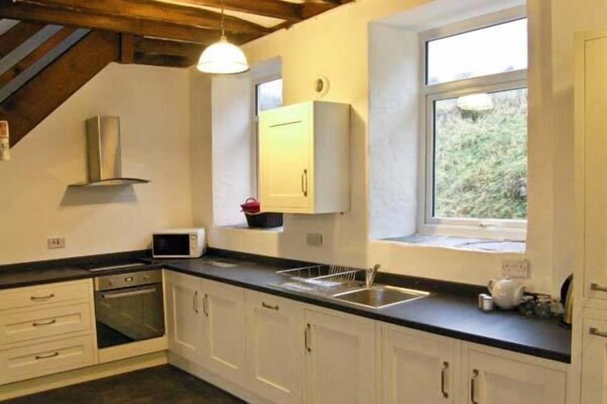 HENDRE ALED COTTAGE 2, pet friendly, with a garden in Llansannan