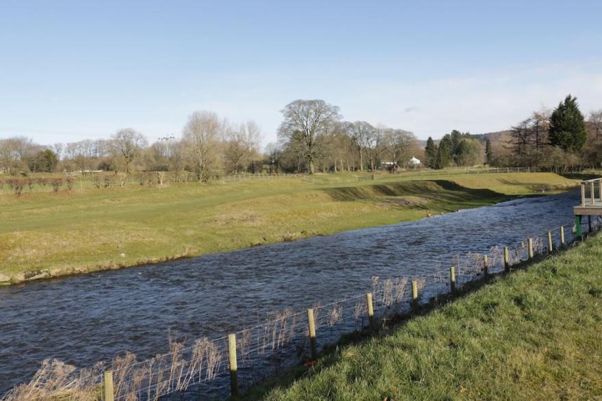 WOODPECKER LODGE, family friendly, luxury holiday cottage in Gargrave