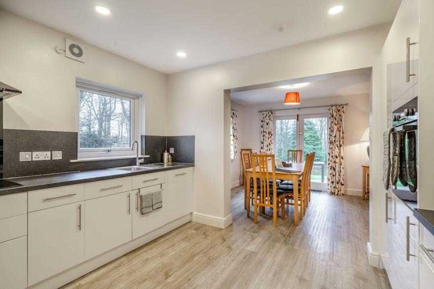 ELM - WOODLAND COTTAGES, with hot tub in Bowness-On-Windermere