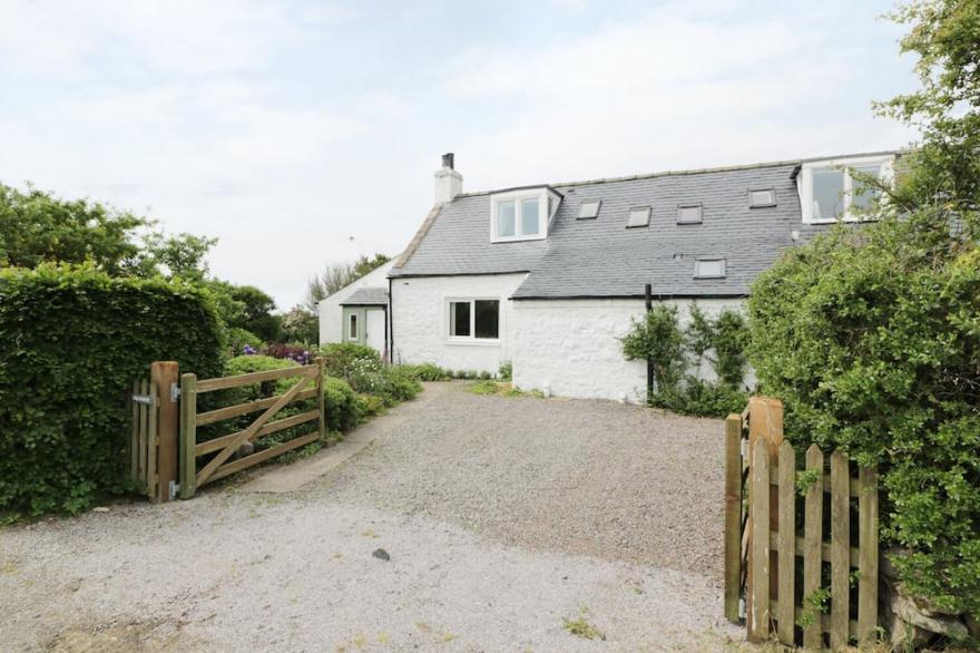 DRUMBUIE, family friendly, with a garden in Southerness