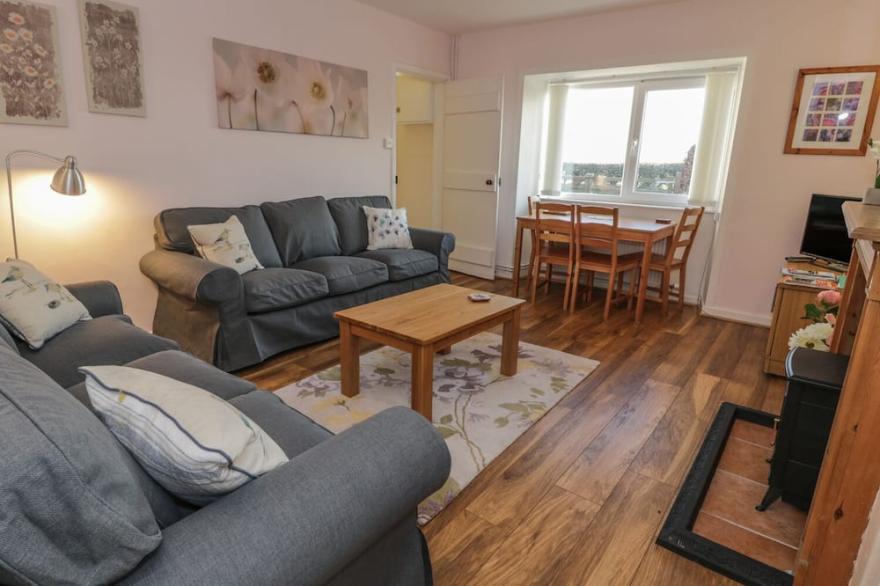 DRUMBUIE, family friendly, with a garden in Southerness
