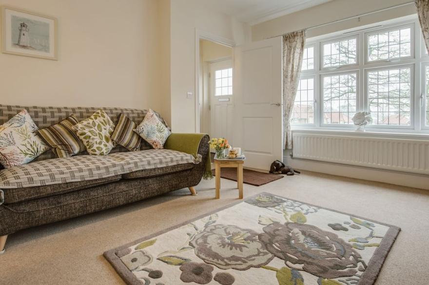 WOODSIDE, family friendly, luxury holiday cottage in Bideford