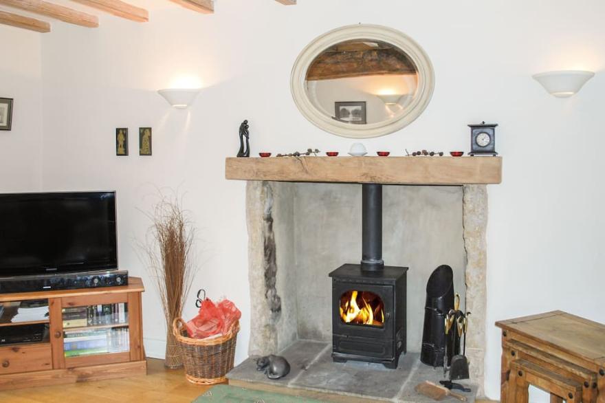CARTMEL COTTAGE, pet friendly, character holiday cottage in Middleham