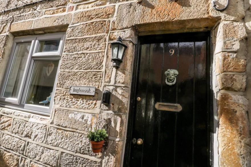 INGLENOOK COTTAGE, pet friendly, character holiday cottage in Whitby