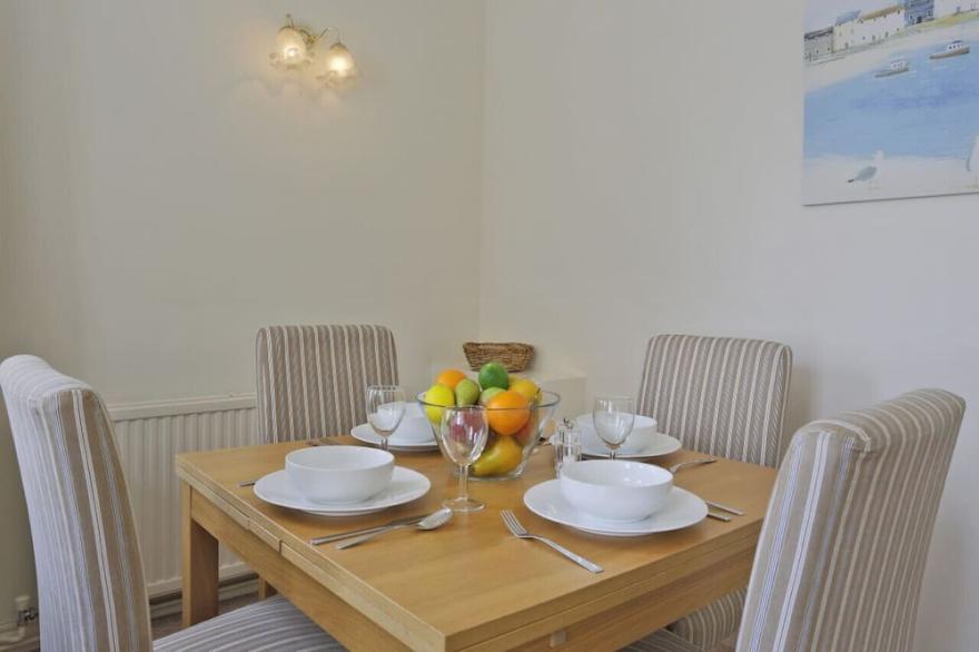 Stone's Throw - Two Bedroom House, Sleeps 4