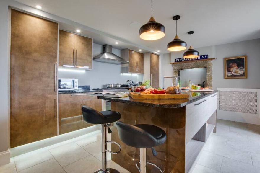 Orchard Cottage - Four Bedroom House, Sleeps 8