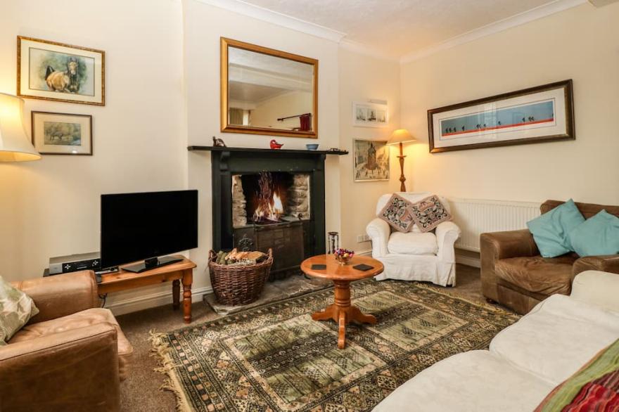 THE COACH HOUSE, pet friendly, character holiday cottage in Gilwern