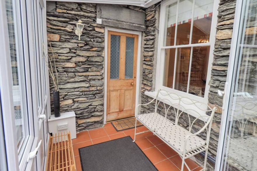 ASH COTTAGE, family friendly, with a garden in Bowness-On-Windermere