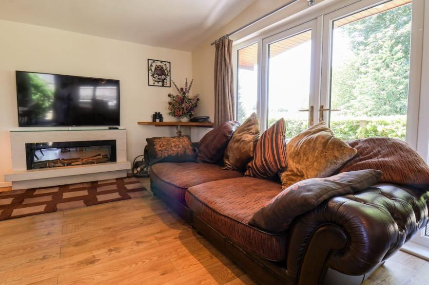 DEER LODGE, family friendly, with a garden in Sewerby