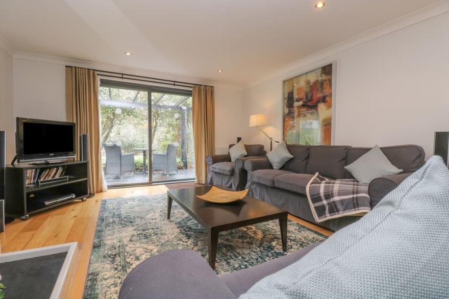 JASMINE, family friendly, country holiday cottage in Wadebridge
