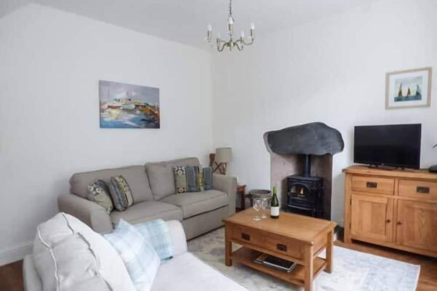 LOUGHRIGG VIEW, family friendly, with open fire in Ambleside