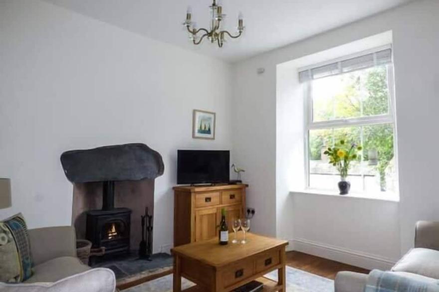 LOUGHRIGG VIEW, family friendly, with open fire in Ambleside