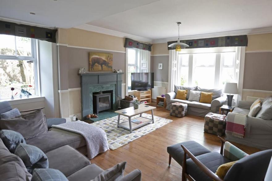 ROSEBURN, pet friendly, luxury holiday cottage in Pitlochry