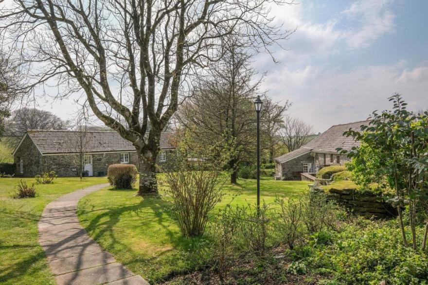 THE OLD STABLE, family friendly, with open fire in Camelford