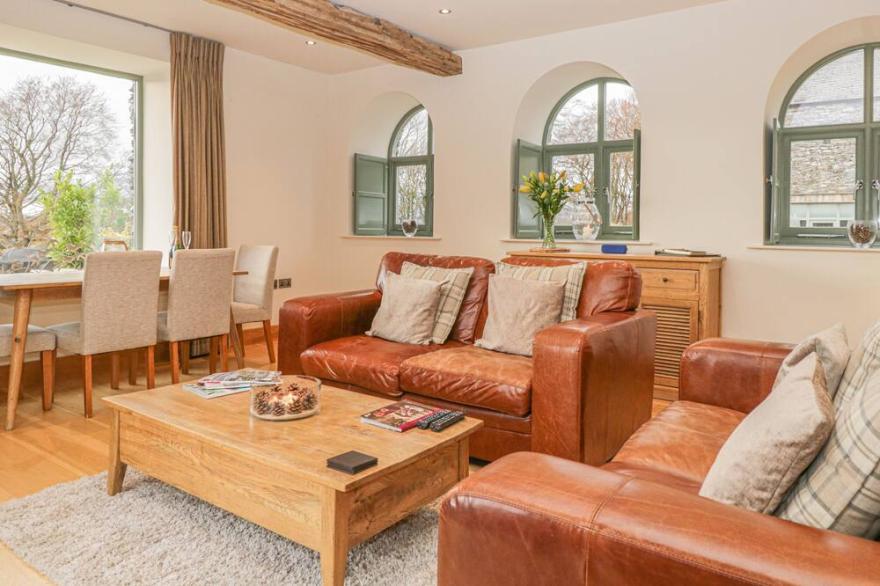 HAZEL COTTAGE, family friendly, luxury holiday cottage in Backbarrow