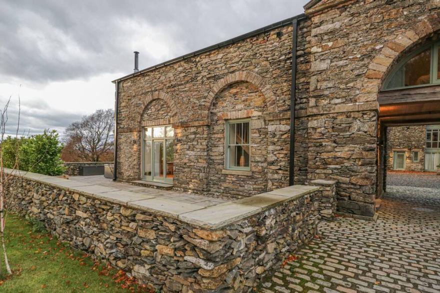 HAZEL COTTAGE, family friendly, luxury holiday cottage in Backbarrow