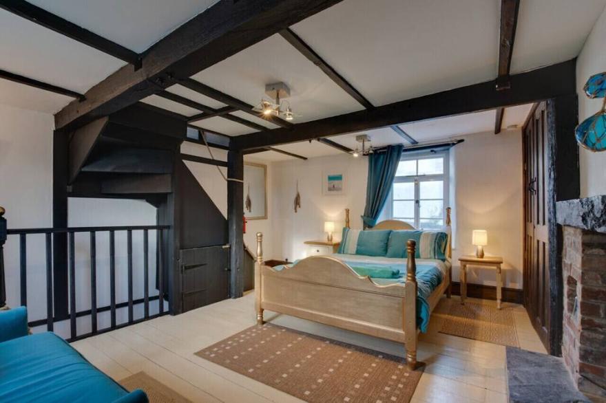 Tilly's - Two Bedroom House, Sleeps 3