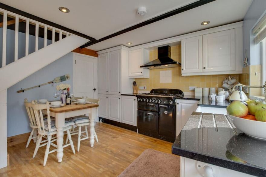 Chapel Cottage - Two Bedroom House, Sleeps 4