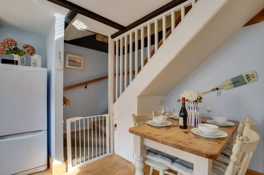 Chapel Cottage - Two Bedroom House, Sleeps 4