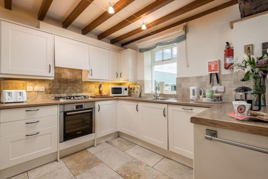 The Granary - sleeps 6 guests  in 3 bedrooms