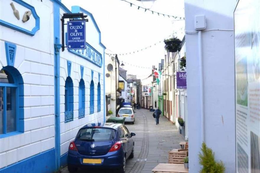 Ty Nain - Two Bedroom House, Sleeps 4