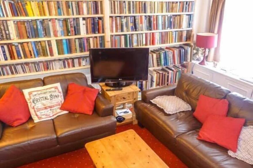 NAT FIELD'S HOUSE, family friendly in Canterbury